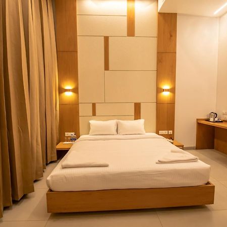 ホテル Rathna Residency - Near Us Consulate チェンナイ エクステリア 写真