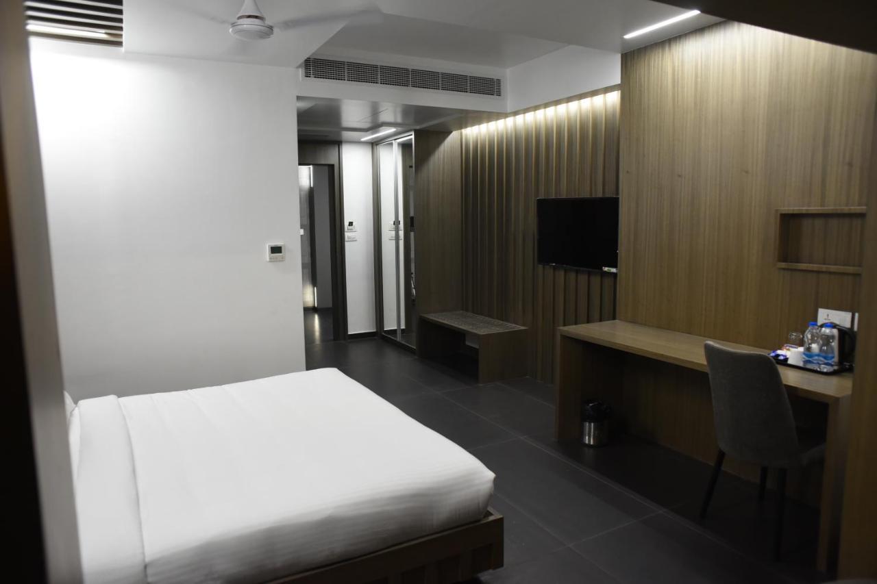 ホテル Rathna Residency - Near Us Consulate チェンナイ エクステリア 写真