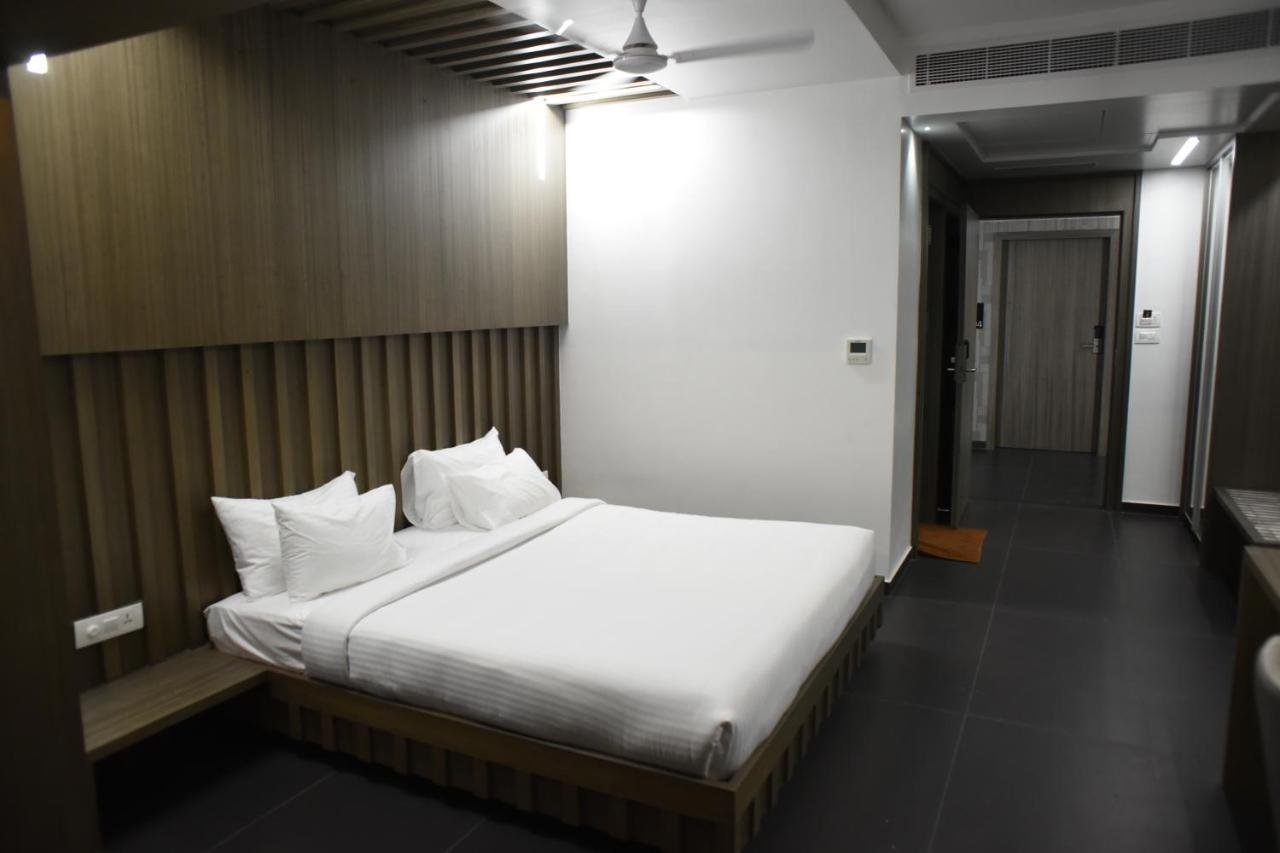 ホテル Rathna Residency - Near Us Consulate チェンナイ エクステリア 写真